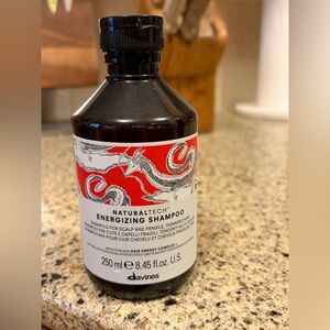 Davines Naturaltech Energizing Shampoo - Black and Red